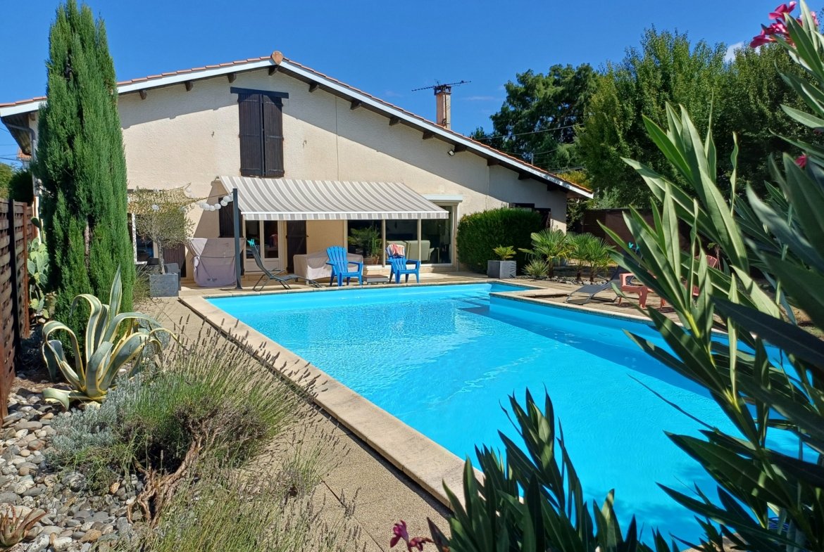 Maison familiale 171 m² avec piscine – Pessac – Terrain 850 m²