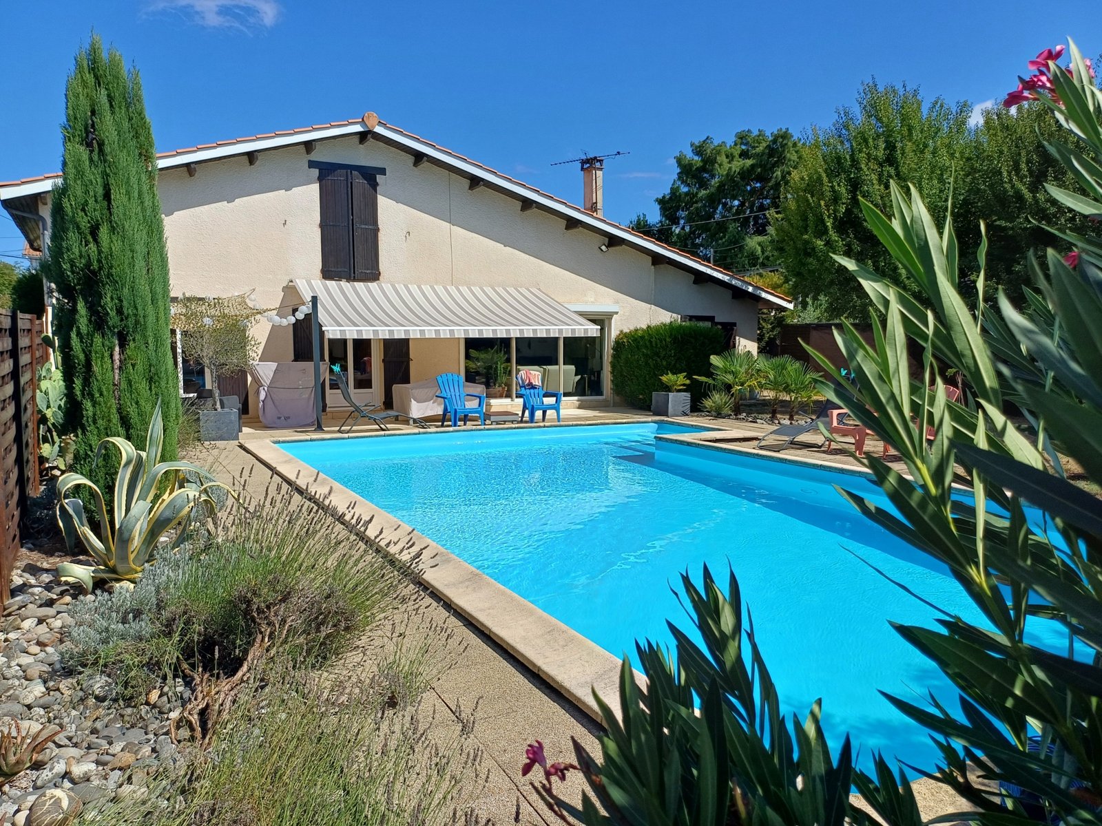Maison familiale 171 m² avec piscine – Pessac – Terrain 850 m²