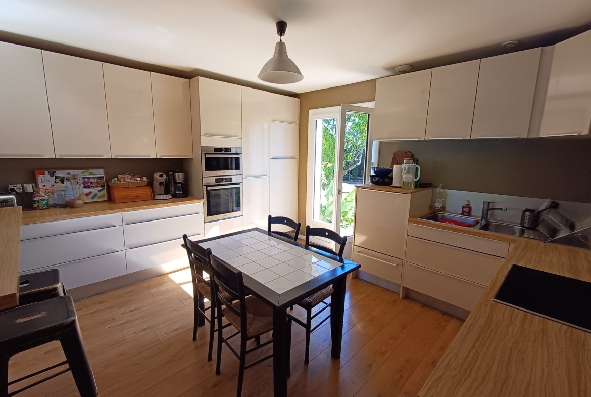Maison familiale 171 m² avec piscine – Pessac – Terrain 850 m²