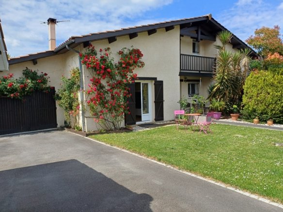 Maison familiale 171 m² avec piscine – Pessac – Terrain 850 m²