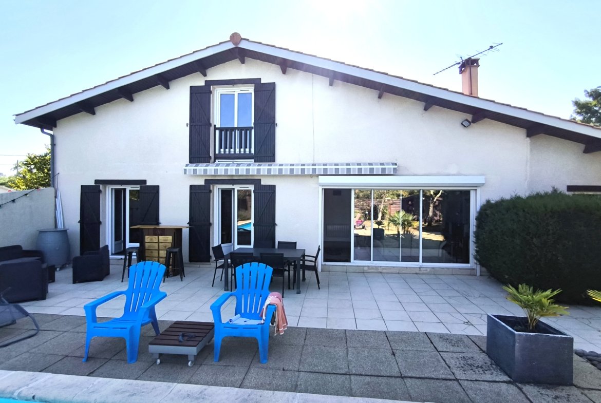 Maison familiale 171 m² avec piscine – Pessac – Terrain 850 m²