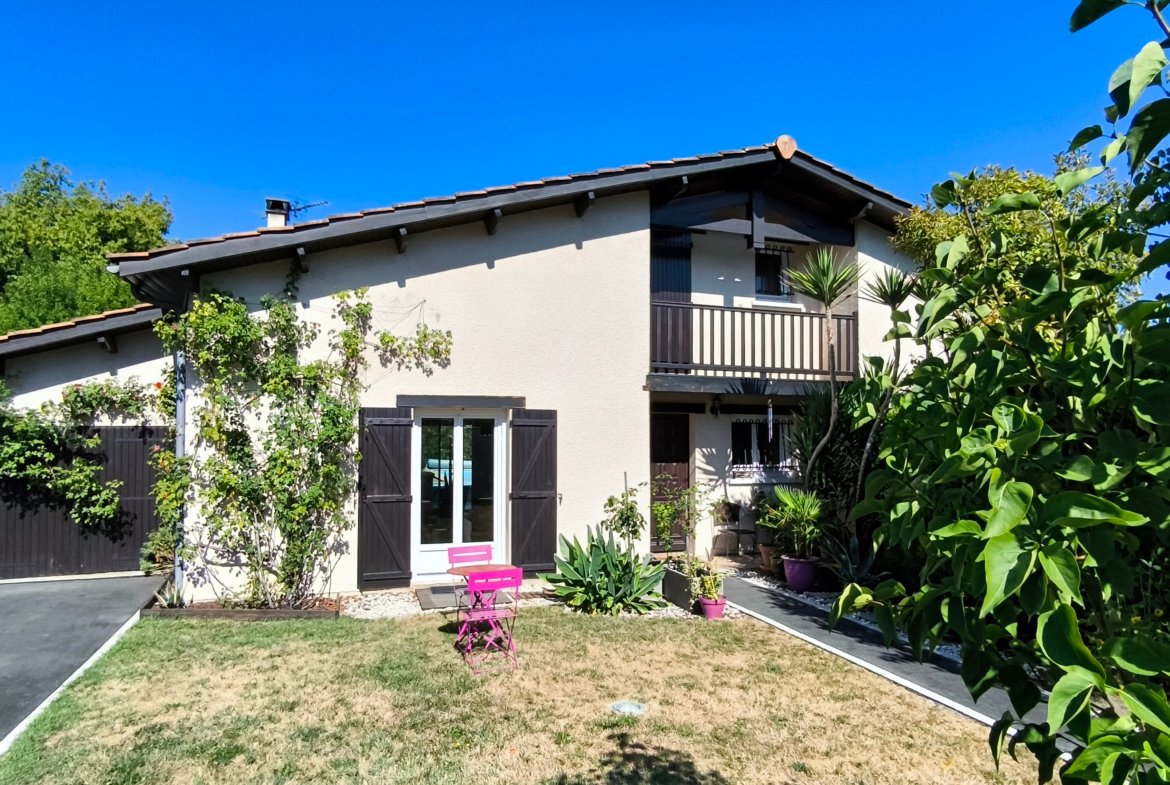 Maison familiale 171 m² avec piscine – Pessac – Terrain 850 m²