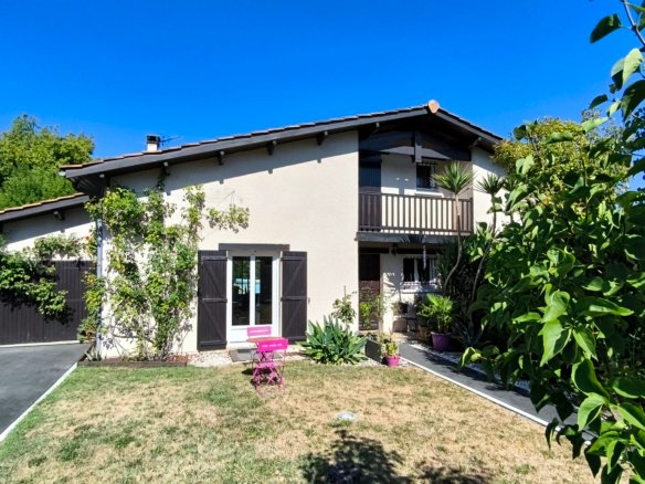 Maison familiale 127 m² avec piscine – Pessac – Terrain 850 m²
